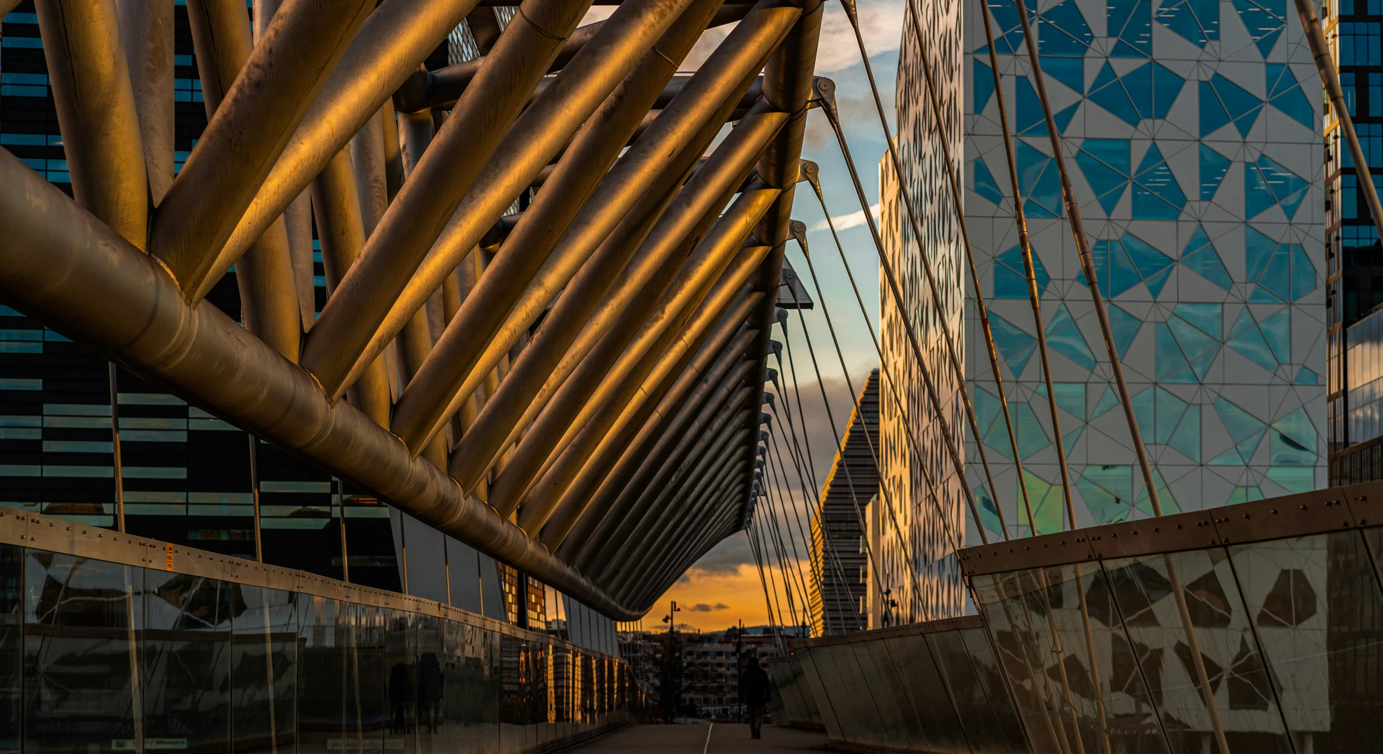 Brücke in Oslo im Sonnenuntergang